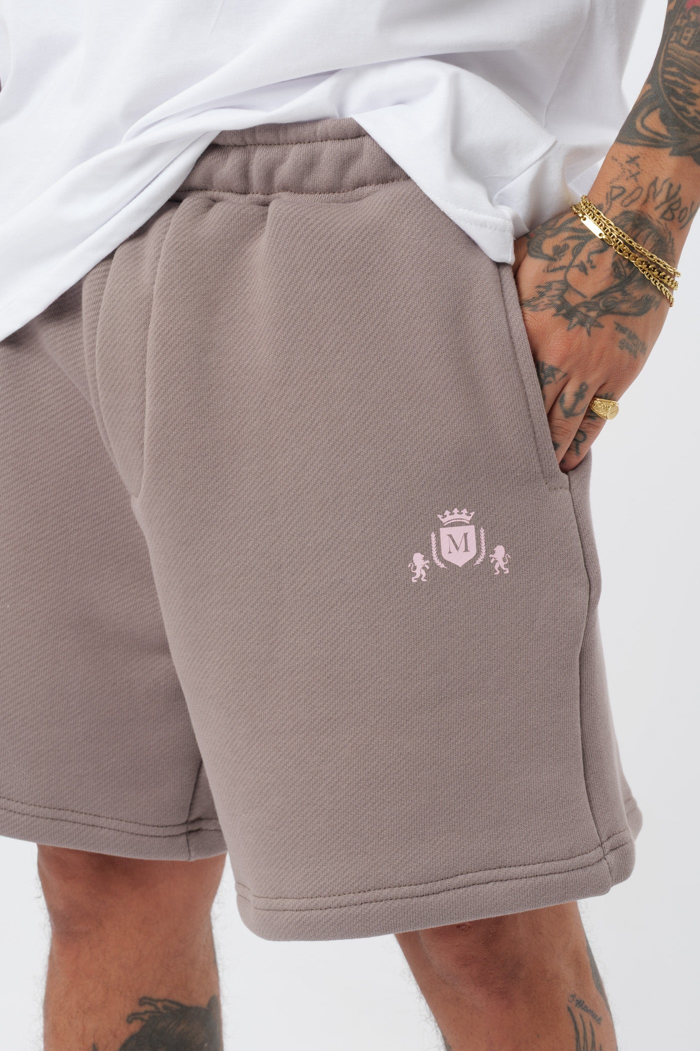 Schwarzes T-Shirt mit schwarzem Logo