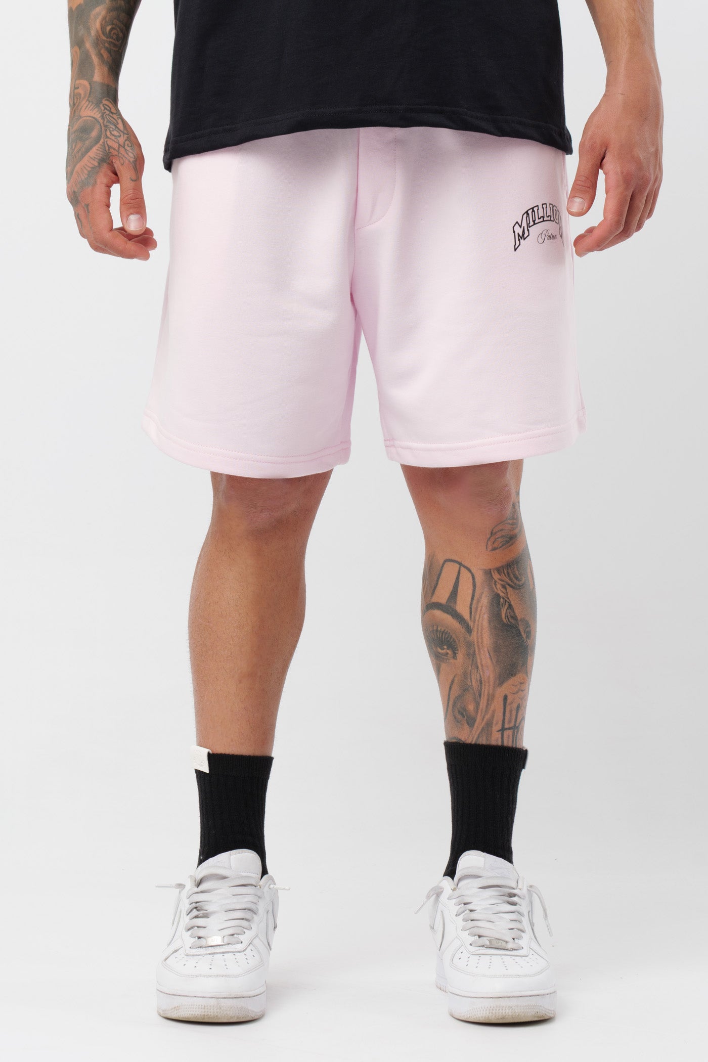 Schwarzes T-Shirt mit schwarzem Logo