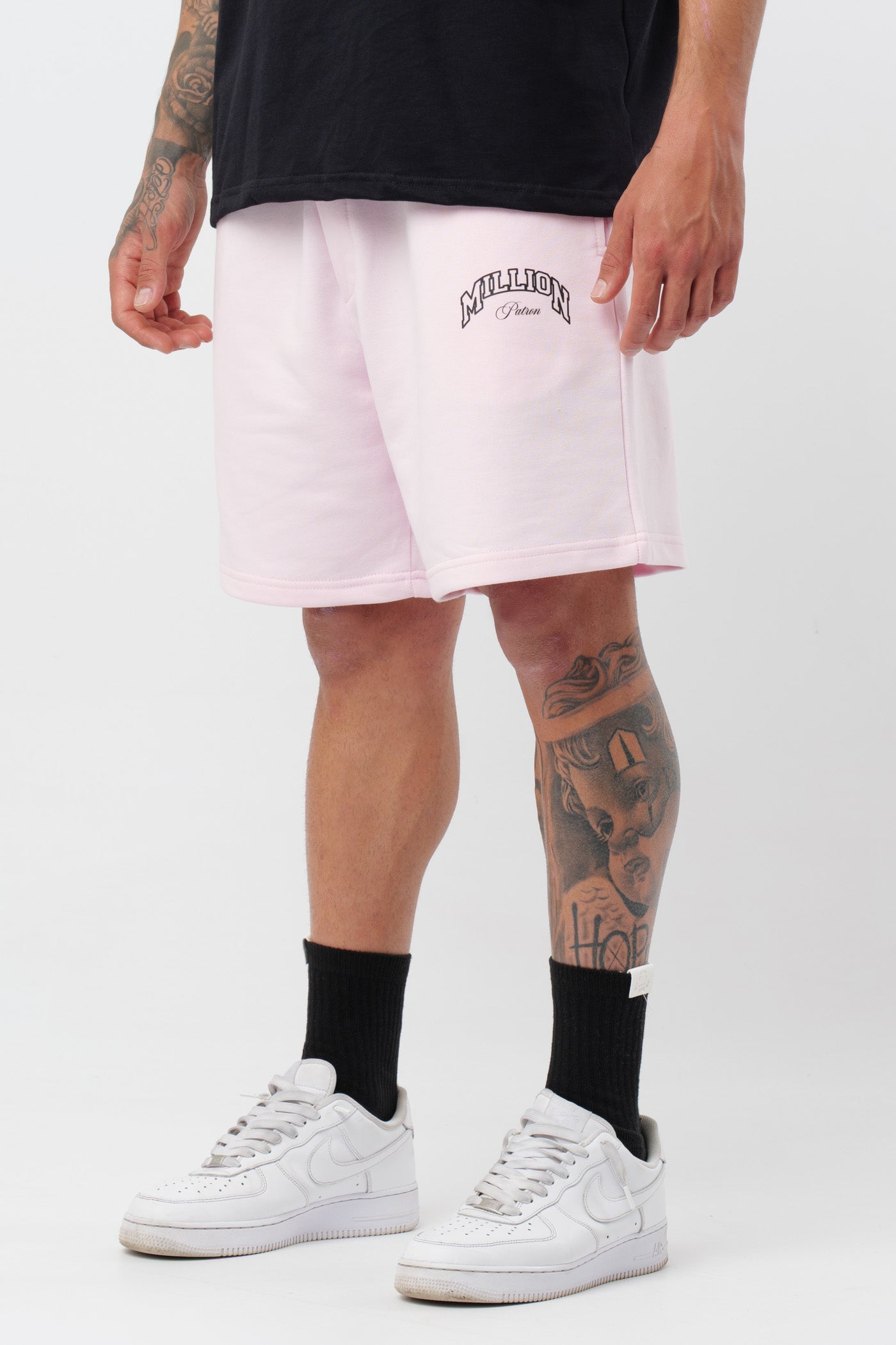 Schwarzes T-Shirt mit schwarzem Logo
