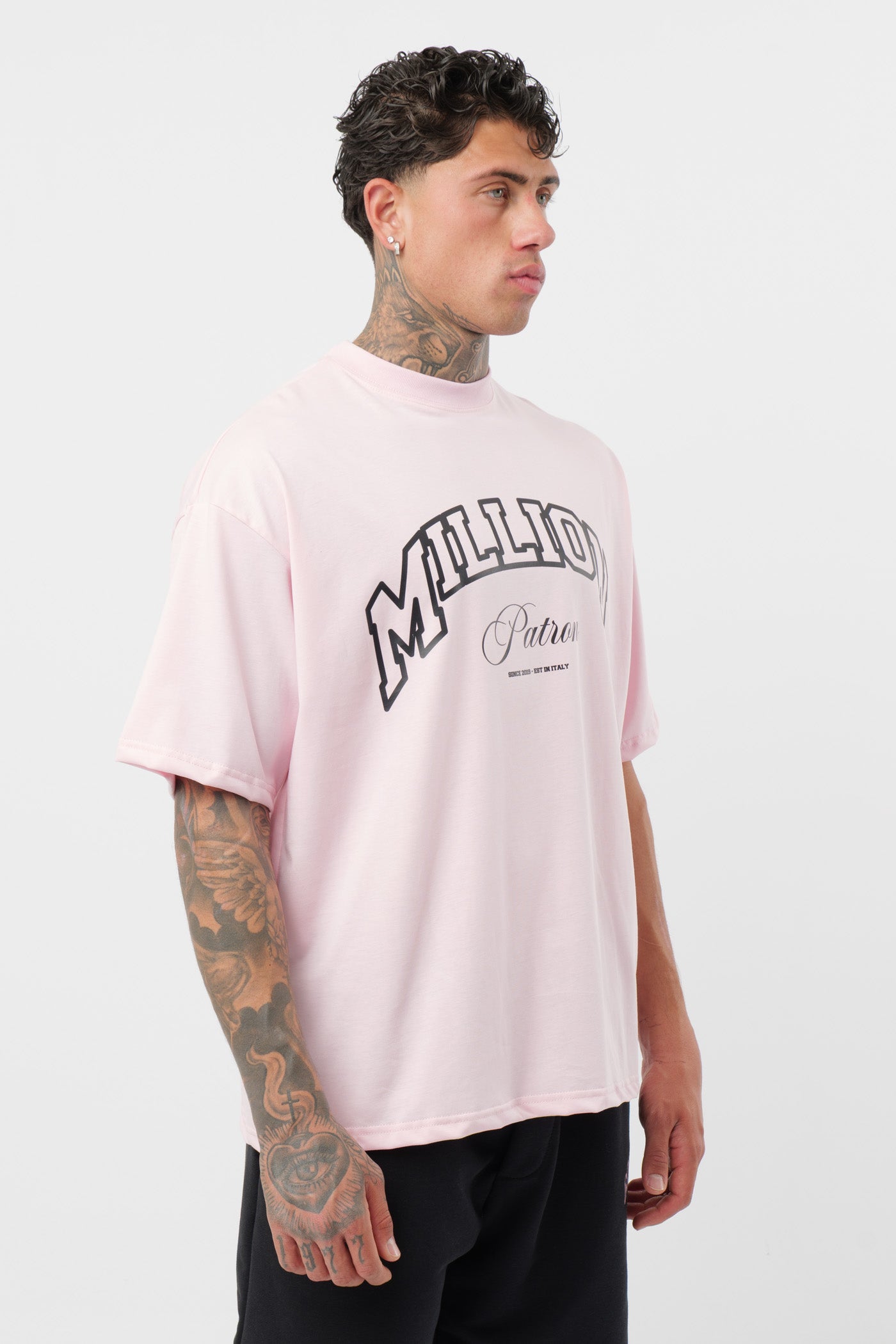 Weißes T-Shirt mit schwarzem Logo