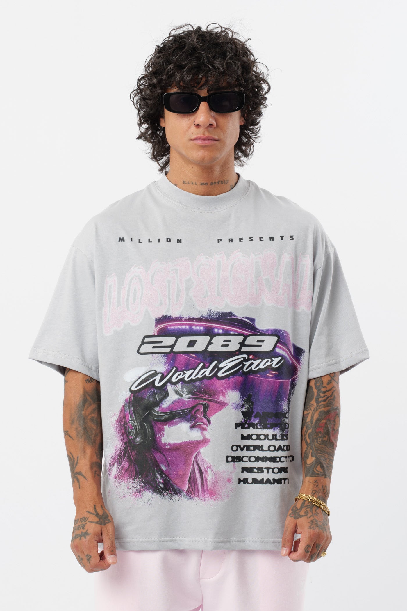Weißes T-Shirt mit schwarzem Logo