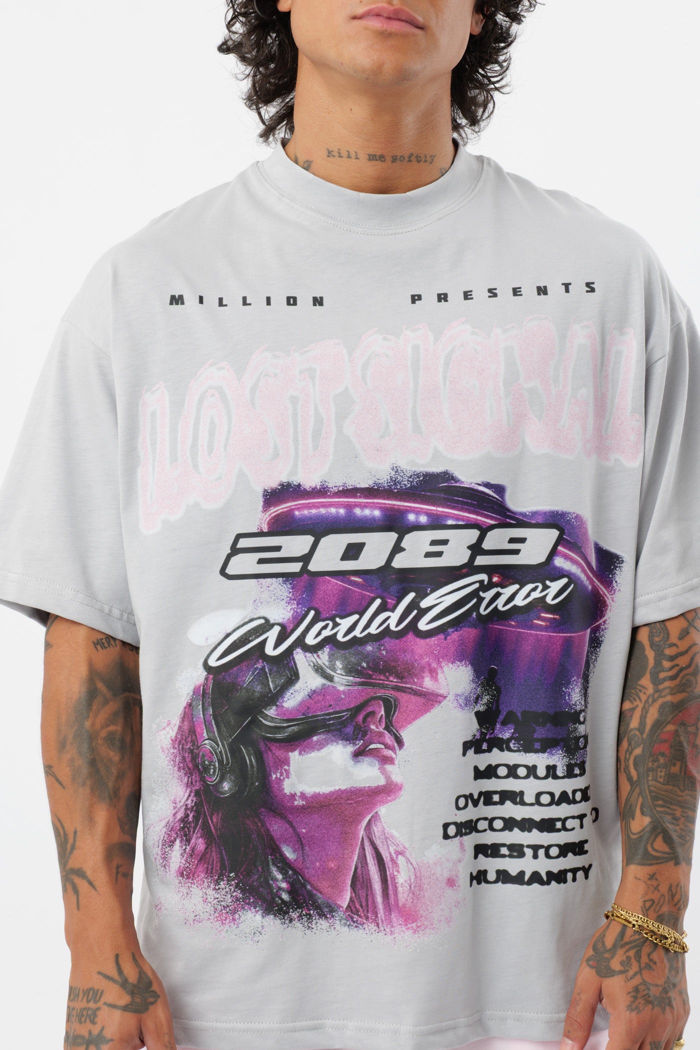 Weißes T-Shirt mit schwarzem Logo