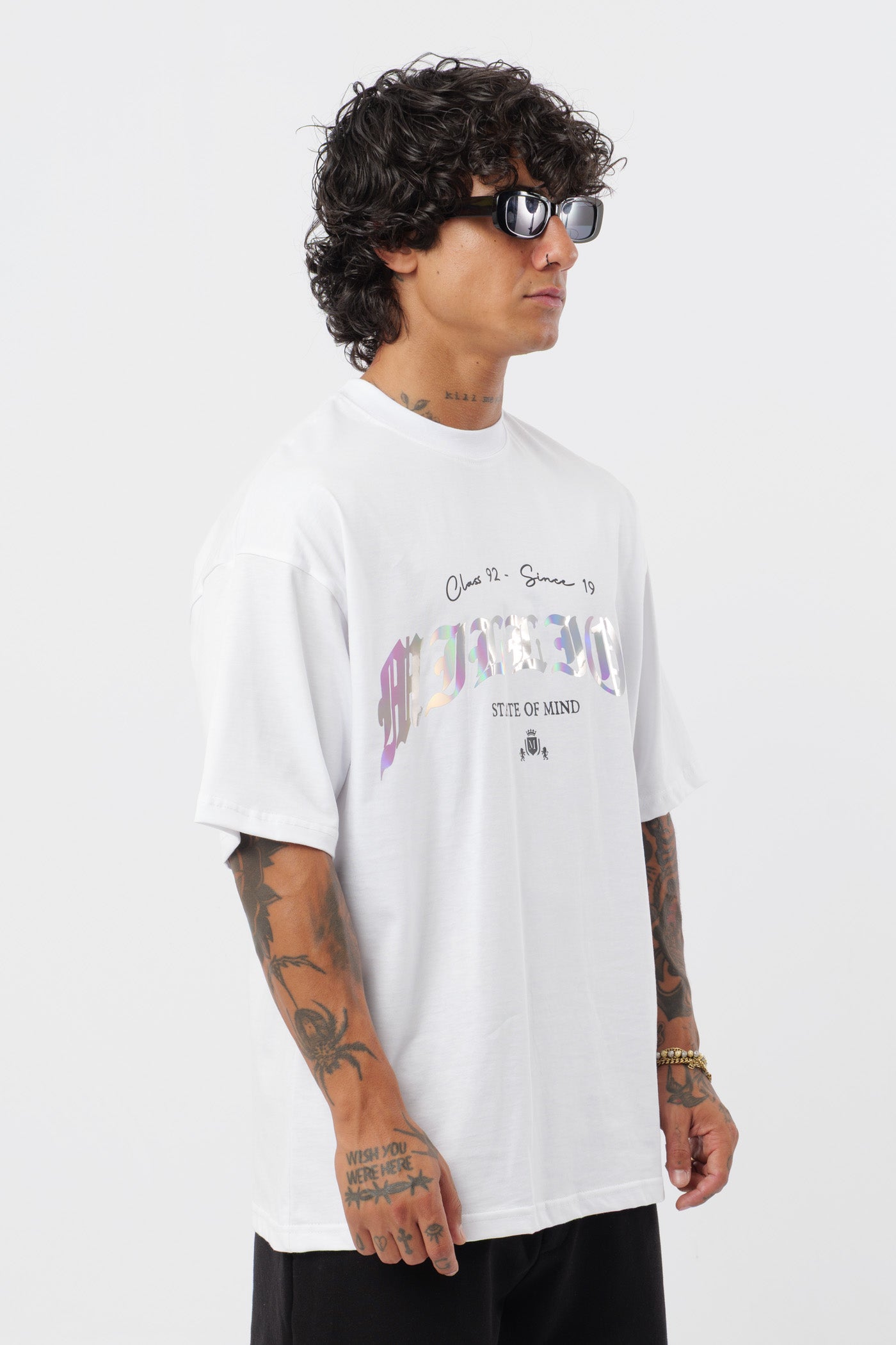 Weißes T-Shirt mit schwarzem Logo