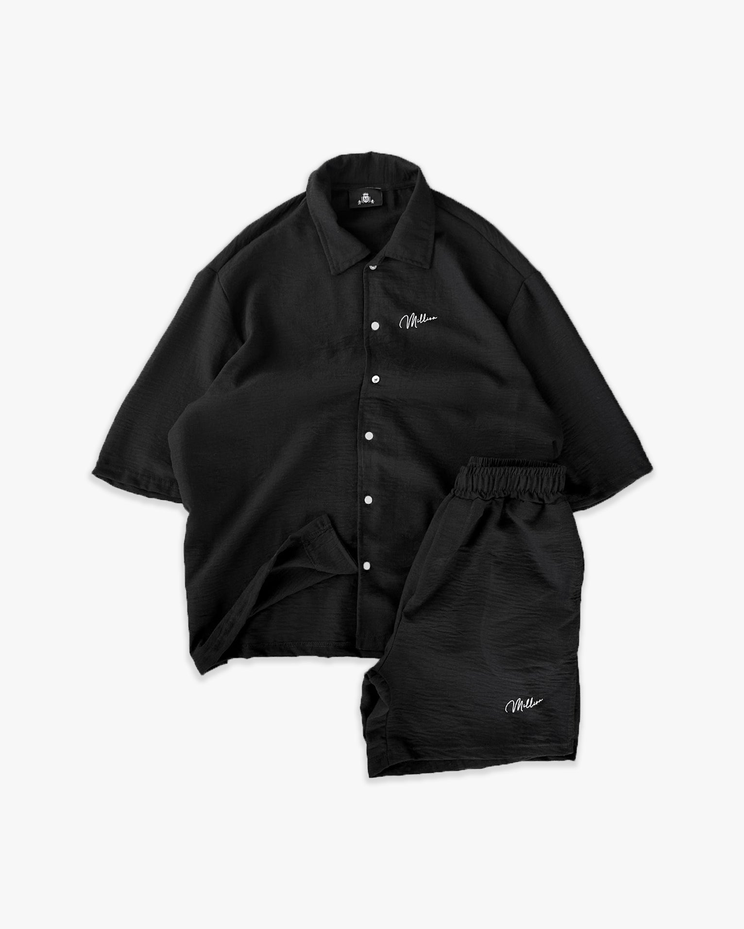 Schwarzes T-Shirt mit schwarzem Logo