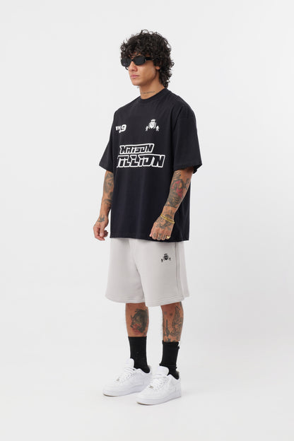 Schwarzes T-Shirt mit schwarzem Logo