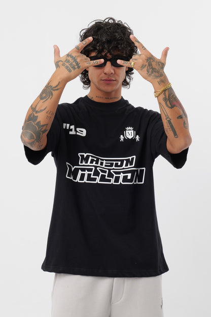 Schwarzes T-Shirt mit schwarzem Logo