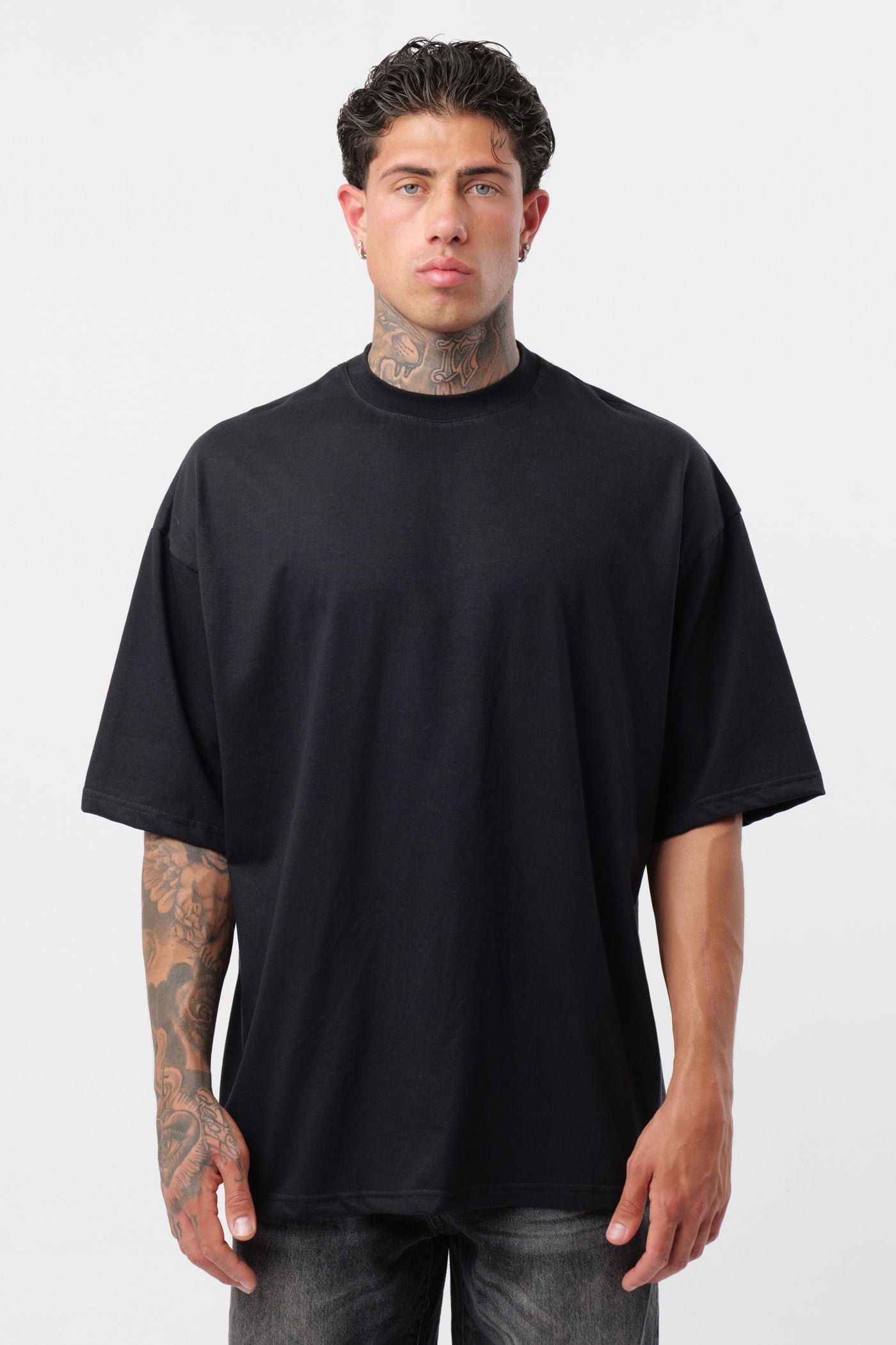 Schwarzes Oversize-T-Shirt