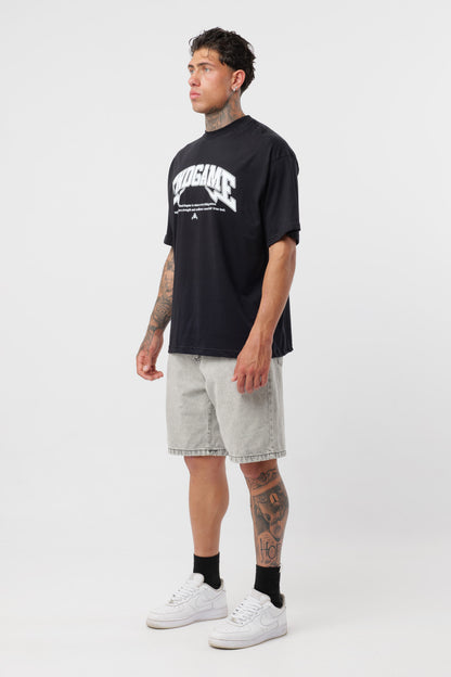 Schwarzes T-Shirt mit schwarzem Logo