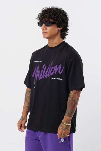 Weißes T-Shirt mit schwarzem Logo