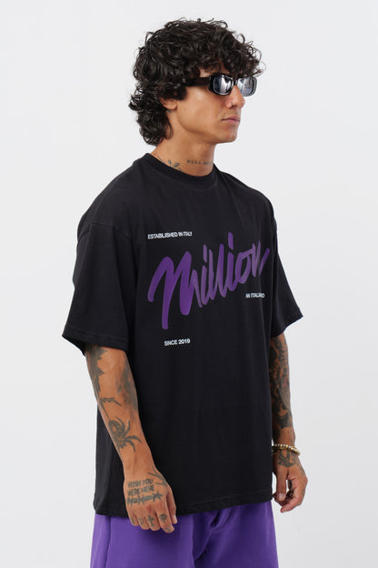 Weißes T-Shirt mit schwarzem Logo
