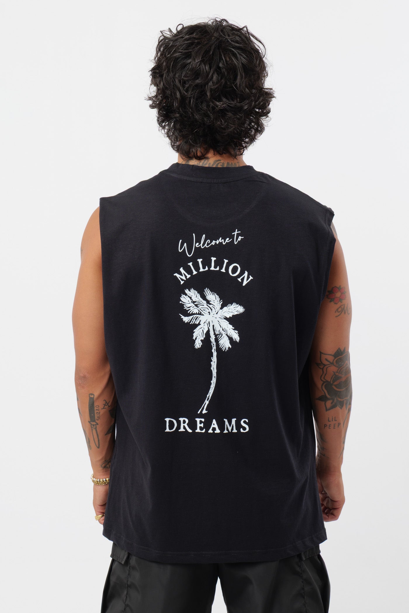 Weißes T-Shirt mit schwarzem Logo